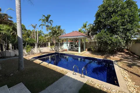 Casa de 3 dormitorios en Pattaya, Tailandia № 212058 - foto 9