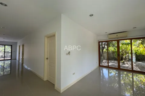 Casa de 3 dormitorios en Pattaya, Tailandia № 212058 - foto 3