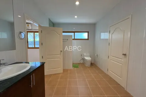 Casa de 3 dormitorios en Pattaya, Tailandia № 212058 - foto 4