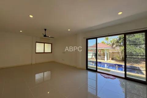 Casa de 3 dormitorios en Pattaya, Tailandia № 212058 - foto 10