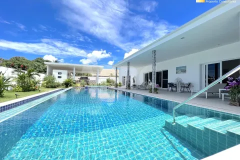 Casa de 3 dormitorios en Pattaya, Tailandia № 212062 - foto 4