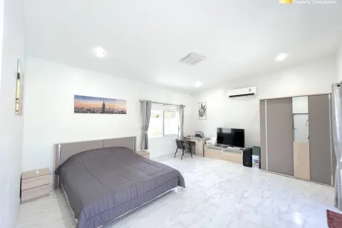 Casa de 3 dormitorios en Pattaya, Tailandia № 212062 - foto 10