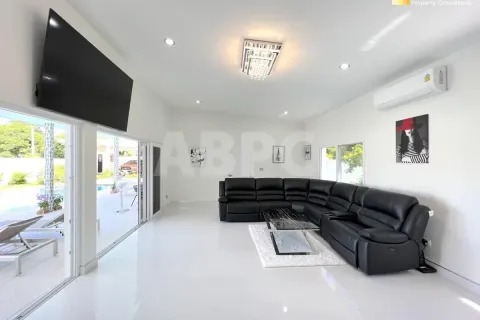 Casa de 3 dormitorios en Pattaya, Tailandia № 212062 - foto 3