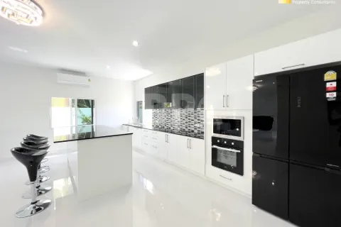 Casa de 3 dormitorios en Pattaya, Tailandia № 212062 - foto 7