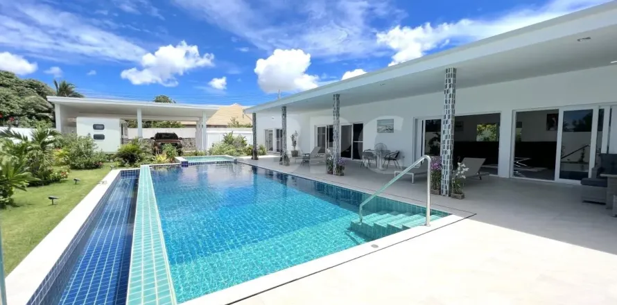 Casa de 3 dormitorios en Pattaya, Tailandia № 212062