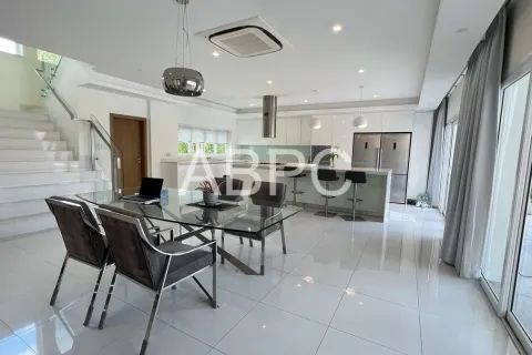 Casa de 4 dormitorios en Pattaya, Tailandia № 212061 - foto 14