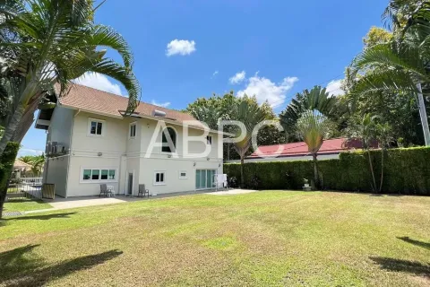 Casa de 4 dormitorios en Pattaya, Tailandia № 212061 - foto 6