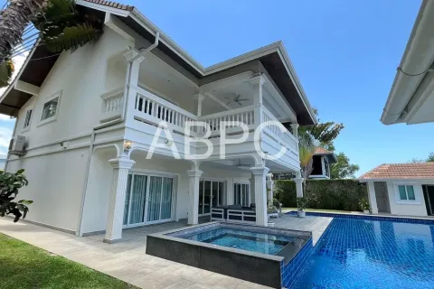 Casa de 4 dormitorios en Pattaya, Tailandia № 212061 - foto 7
