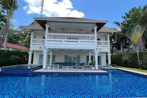 Casa de 4 dormitorios en Pattaya, Tailandia № 212061 - foto 15