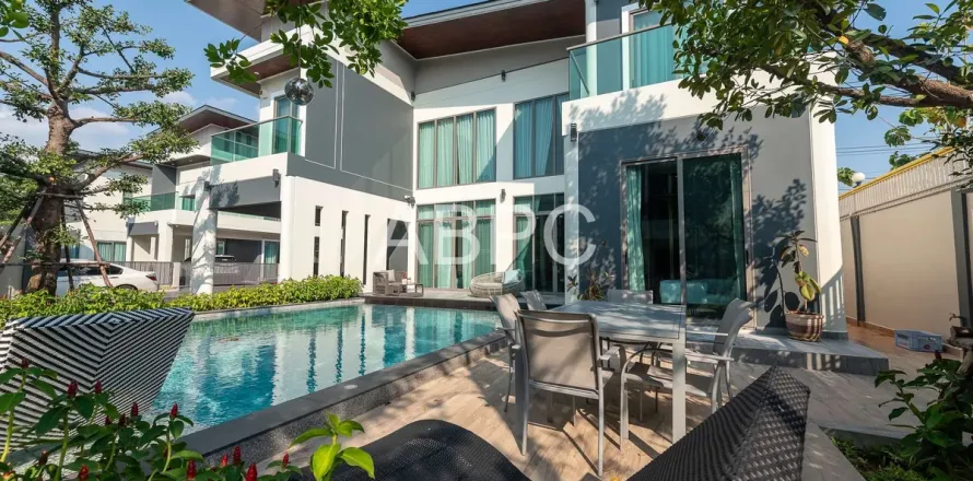 Casa de 6 dormitorios en Pattaya, Tailandia № 212060