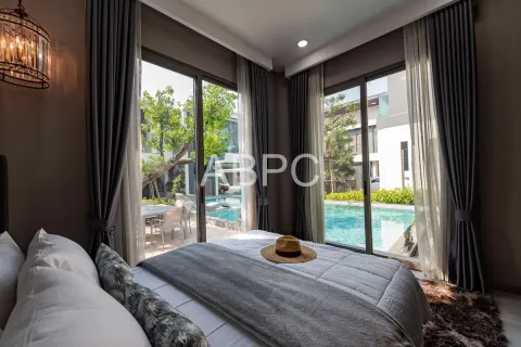 Casa de 6 dormitorios en Pattaya, Tailandia № 212060 - foto 12