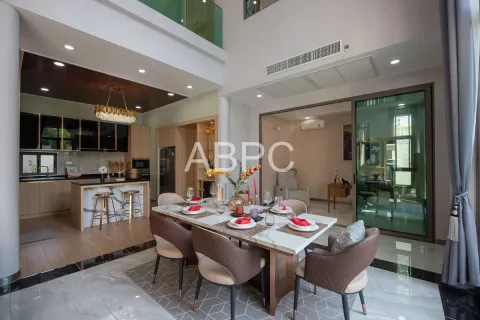 Casa de 6 dormitorios en Pattaya, Tailandia № 212060 - foto 11