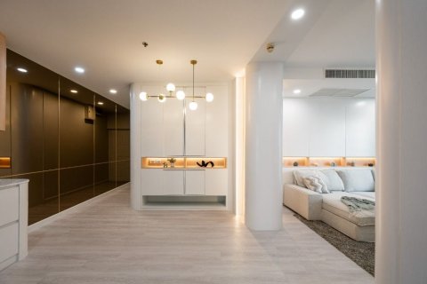 Condo in Watthana, Bangkok, Thailand, 2 bedrooms  № 145572 - photo 7