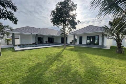 Villa in Hua Hin, Thailand 4 bedrooms № 163761