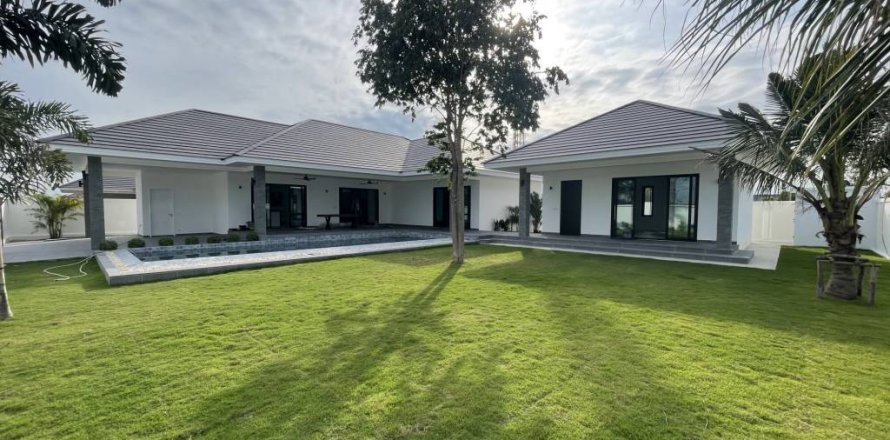 Villa in Hua Hin, Thailand 4 bedrooms № 163761