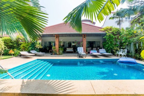 Villa in Hua Hin, Thailand 6 bedrooms № 163762 - photo 4