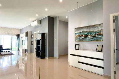 Villa in Pattaya, Thailand 4 bedrooms № 154509 - photo 7