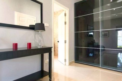 Villa in Pattaya, Thailand 4 bedrooms № 154509 - photo 8