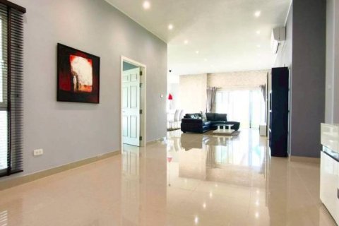 Villa in Pattaya, Thailand 4 bedrooms № 154509 - photo 6
