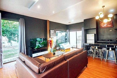 Villa in Bang Lamung, Thailand 5 bedrooms № 154513 - photo 3