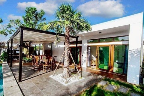 Villa in Bang Lamung, Thailand 5 bedrooms № 154513 - photo 2
