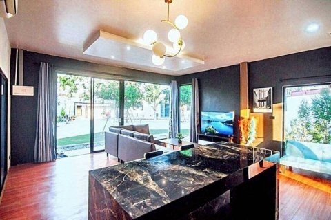 Villa in Bang Lamung, Thailand 5 bedrooms № 154513 - photo 5