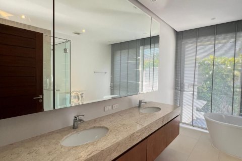 Villa in Phuket, Thailand 3 bedrooms № 163293 - photo 22