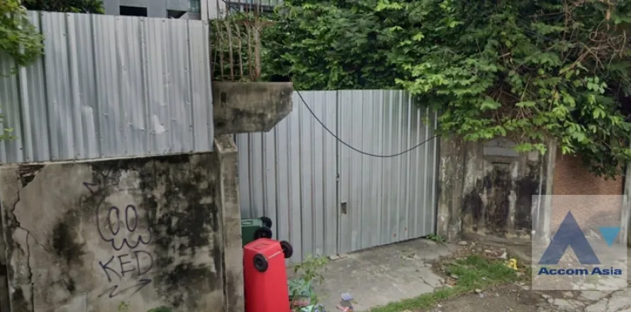 Studio in Khlong Toei, Bangkok, Thailand № 219000