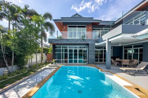 Villa à Pattaya, Thaïlande 4 chambres № 175576 - photo 1