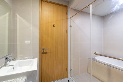 Condo in Bangkok, Thailand, 2 bedrooms  № 143483 - photo 8