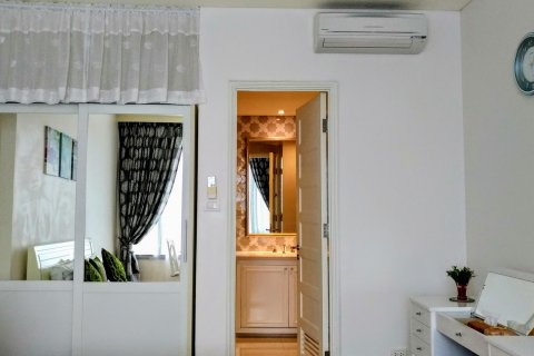 Condo in Bangkok, Thailand, 1 bedroom  № 143486 - photo 5