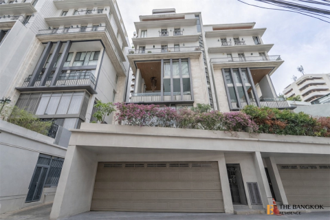 House in Bangkok, Thailand 4 bedrooms № 190337