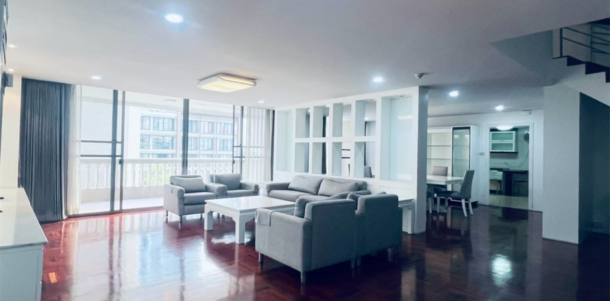 Apartment in Bangkok, Thailand 3 bedrooms № 190230