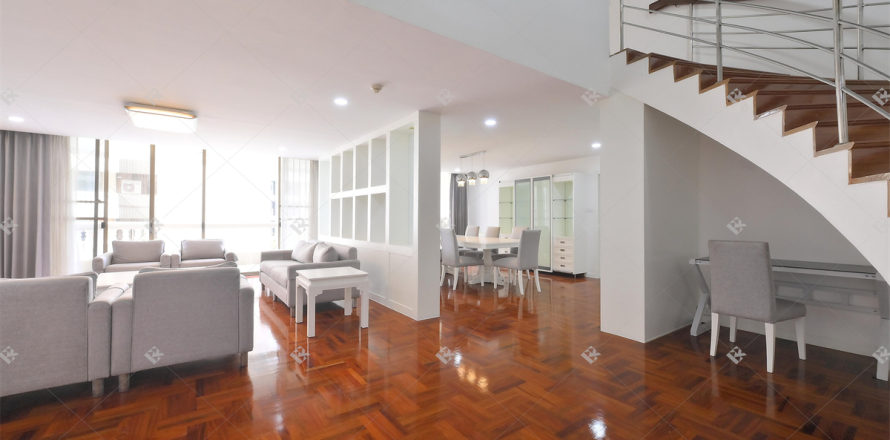 Apartment in Bangkok, Thailand 3 bedrooms № 190230
