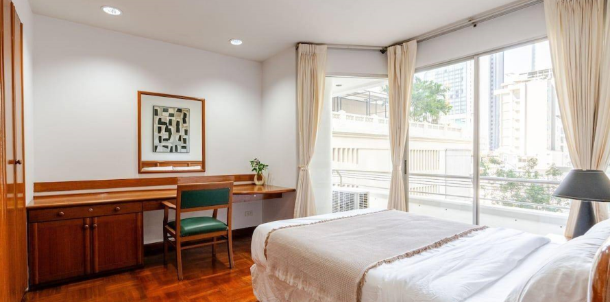 Apartment in Bangkok, Thailand 3 bedrooms № 190231