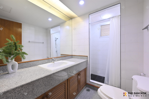 Apartment in Bangkok, Thailand 3 bedrooms № 190231 - photo 11