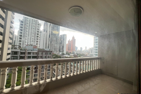 Apartment in Bangkok, Thailand 3 bedrooms № 190232 - photo 9