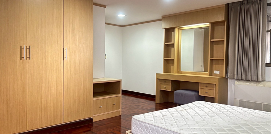 Apartment in Bangkok, Thailand 3 bedrooms № 190232