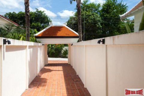 Villa on Jomtien Beach, Pattaya, Thailand 3 bedrooms № 193198 - photo 3