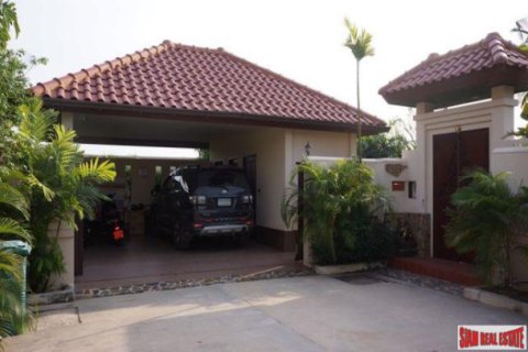 Villa in Pattaya, Thailand 3 bedrooms № 193197