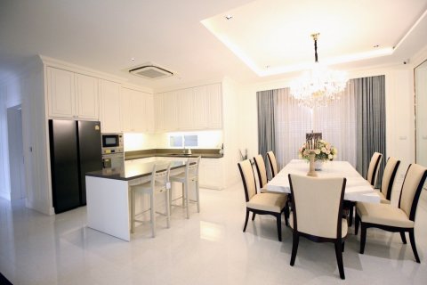 Condo in Suan Luang, Bangkok, Thailand, 4 bedrooms  № 134004 - photo 13