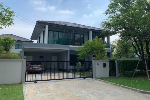 Кондоминиум с 3 спальнями в Суан Луанге, Бангкок, Таиланд № 134007 - фото 1