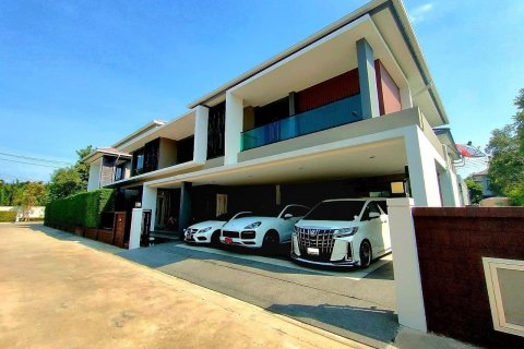 Вилла в Бангкоке, Таиланд с 5 спальнями  № 134005 - фото 12