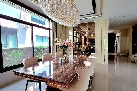 Вилла в Бангкоке, Таиланд с 5 спальнями  № 134005 - фото 3