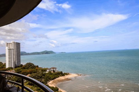Apartment on Jomtien Beach, Pattaya, Thailand 3 bedrooms № 193178 - photo 4