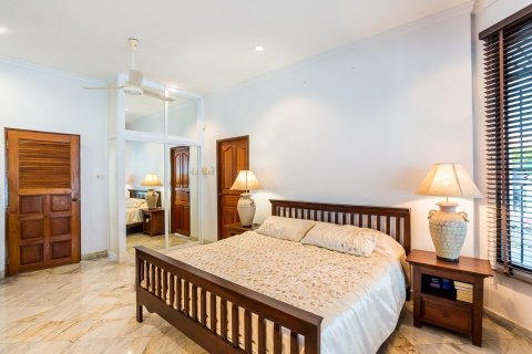 Villa in Hua Hin, Thailand 3 bedrooms № 168716 - photo 18