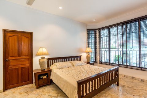 Villa in Hua Hin, Thailand 3 bedrooms № 168716 - photo 19
