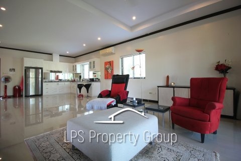 Villa in Cha-am, Thailand 3 bedrooms № 168717 - photo 13