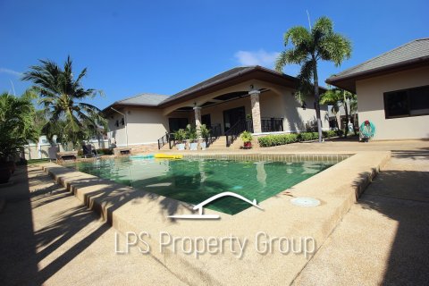 Villa in Cha-am, Thailand 3 bedrooms № 168717 - photo 2