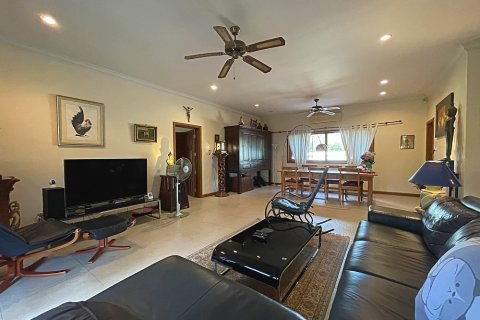 Villa in Hua Hin, Thailand 4 bedrooms № 168720 - photo 5